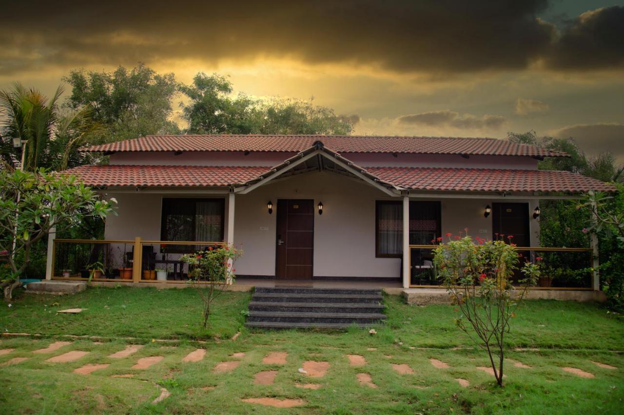 Sterling Banashree Badami Hotel ภายนอก รูปภาพ