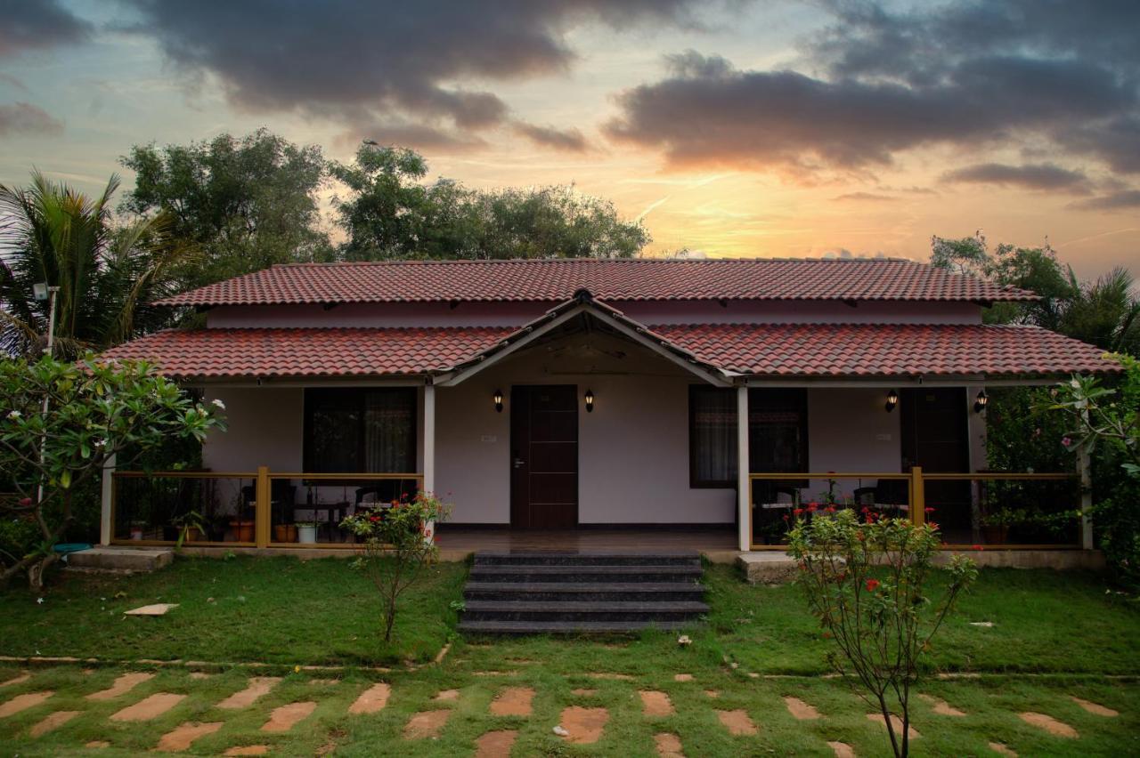 Sterling Banashree Badami Hotel ภายนอก รูปภาพ