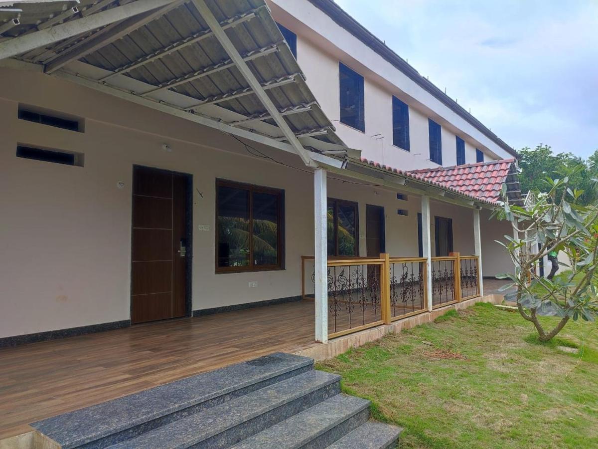 Sterling Banashree Badami Hotel ภายนอก รูปภาพ