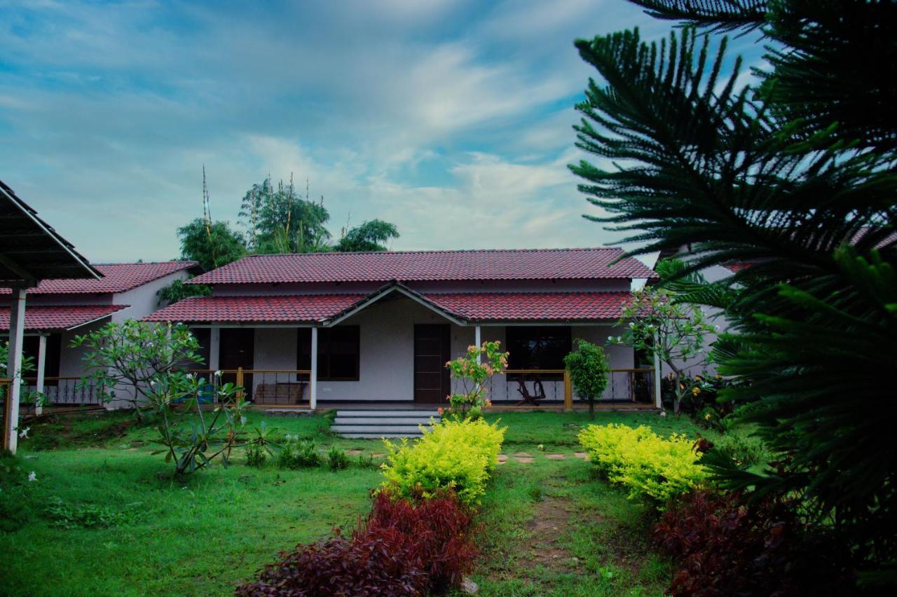Sterling Banashree Badami Hotel ภายนอก รูปภาพ