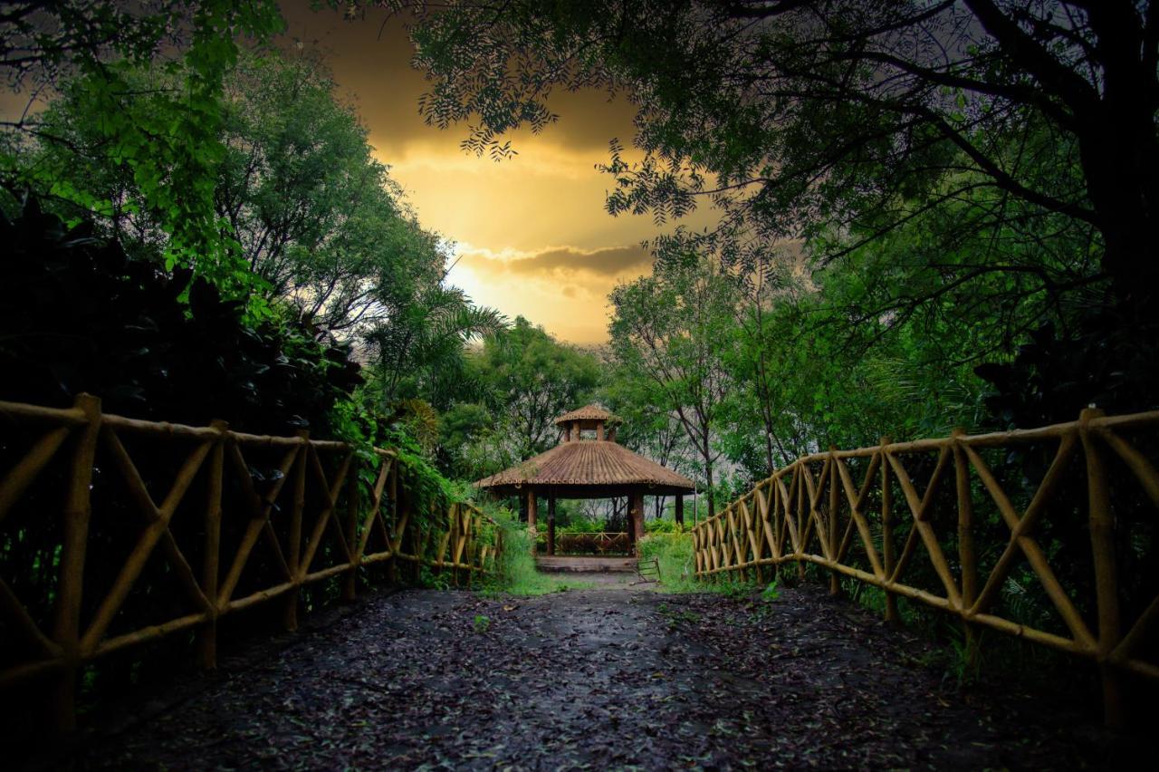 Sterling Banashree Badami Hotel ภายนอก รูปภาพ