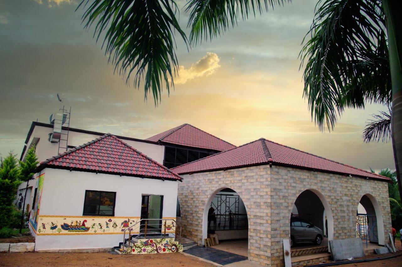 Sterling Banashree Badami Hotel ภายนอก รูปภาพ