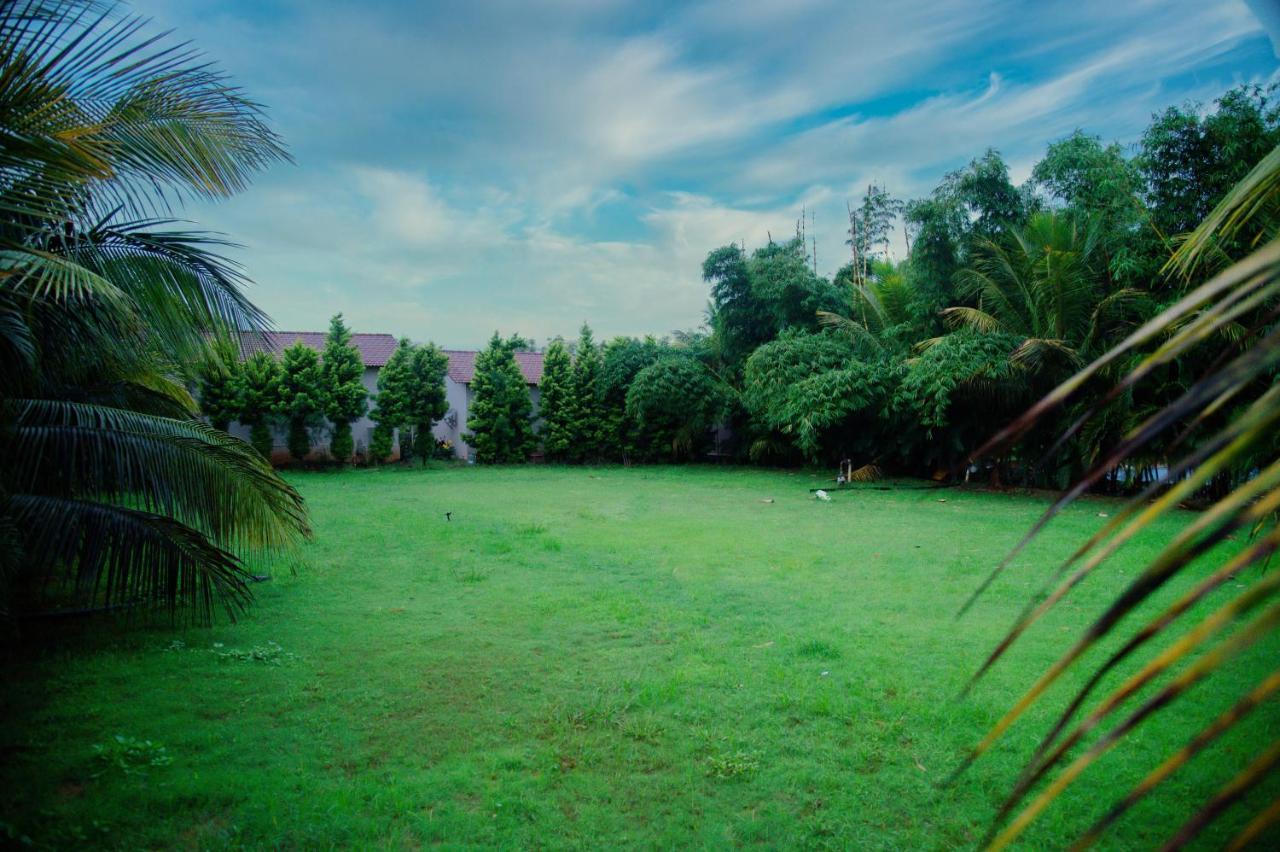 Sterling Banashree Badami Hotel ภายนอก รูปภาพ