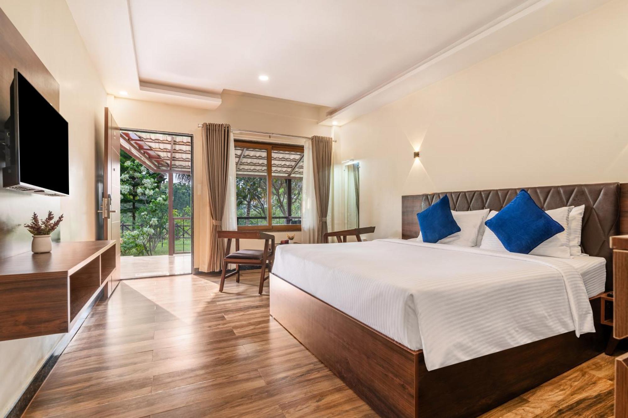 Sterling Banashree Badami Hotel ภายนอก รูปภาพ