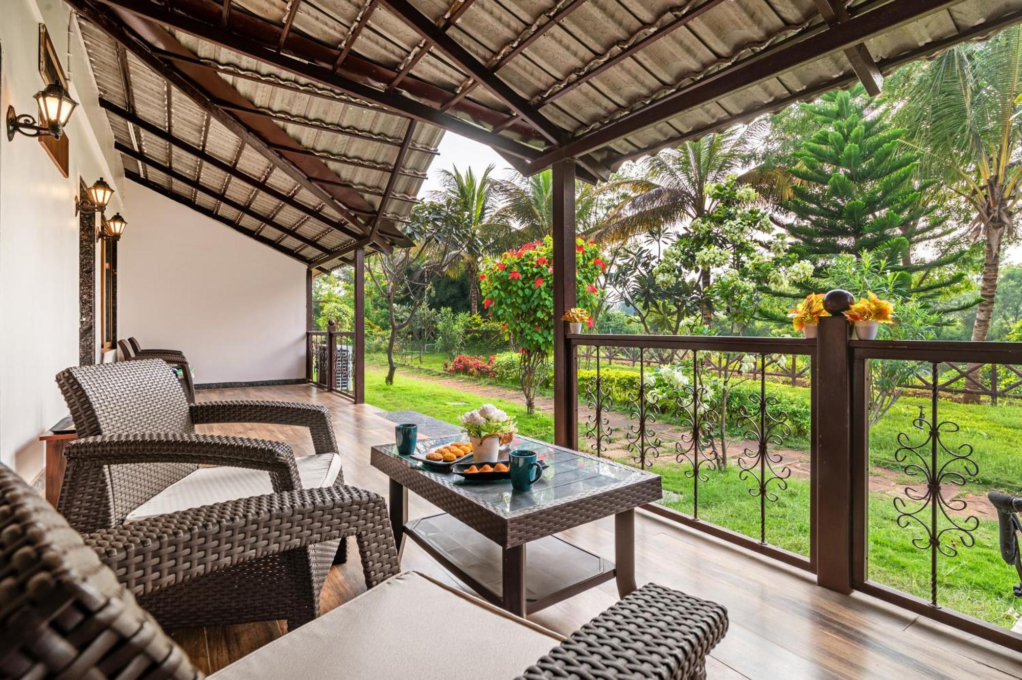 Sterling Banashree Badami Hotel ภายนอก รูปภาพ