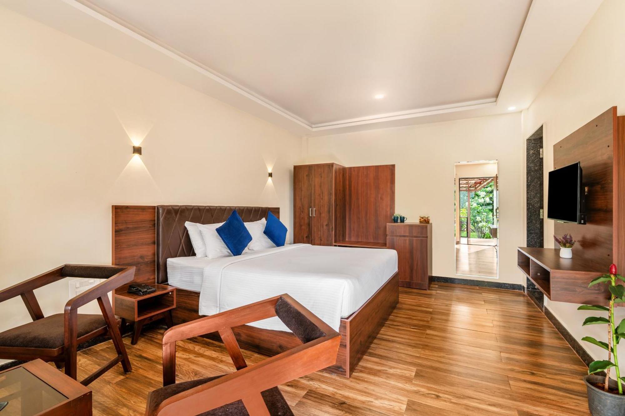 Sterling Banashree Badami Hotel ภายนอก รูปภาพ