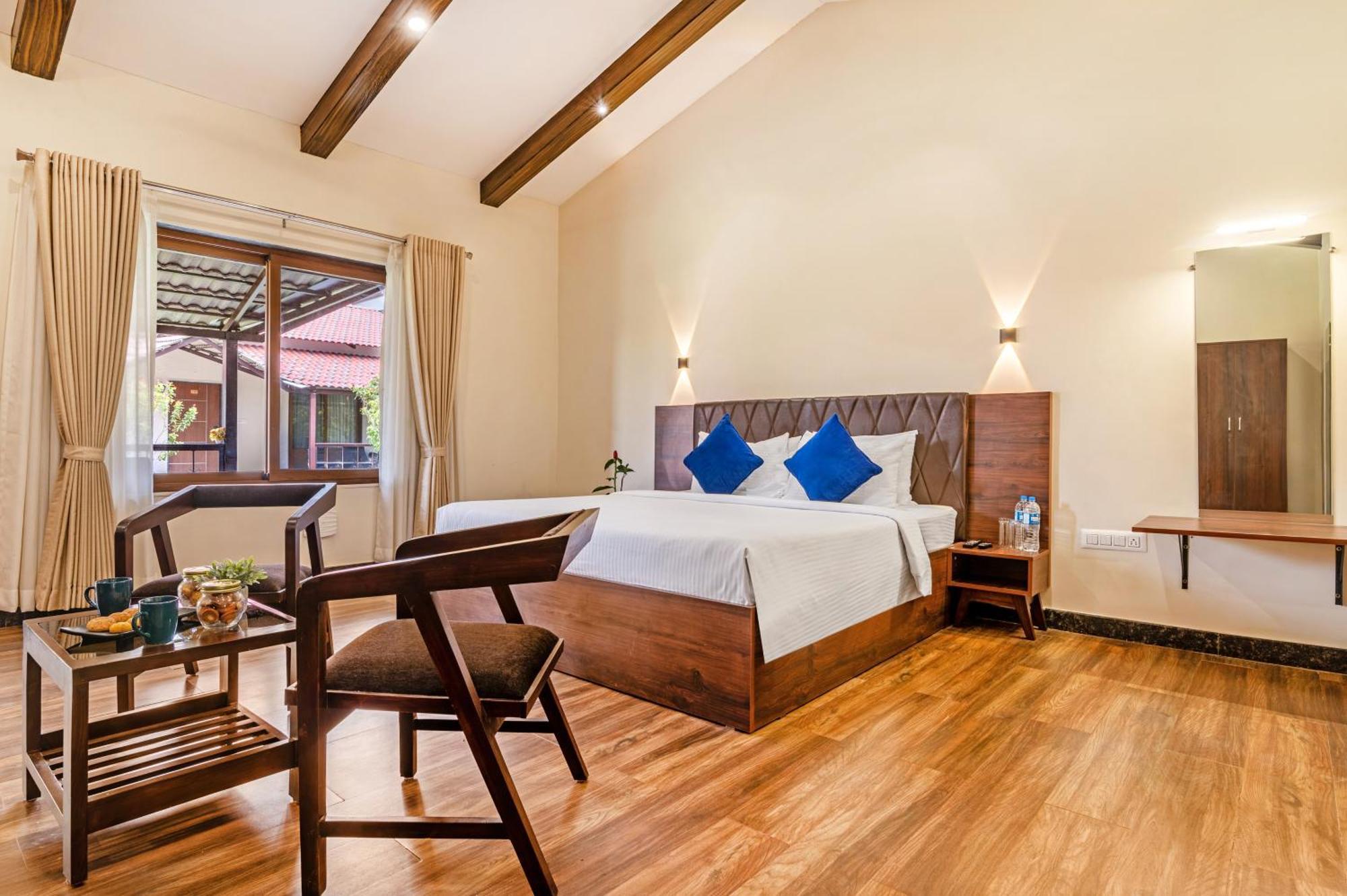 Sterling Banashree Badami Hotel ภายนอก รูปภาพ