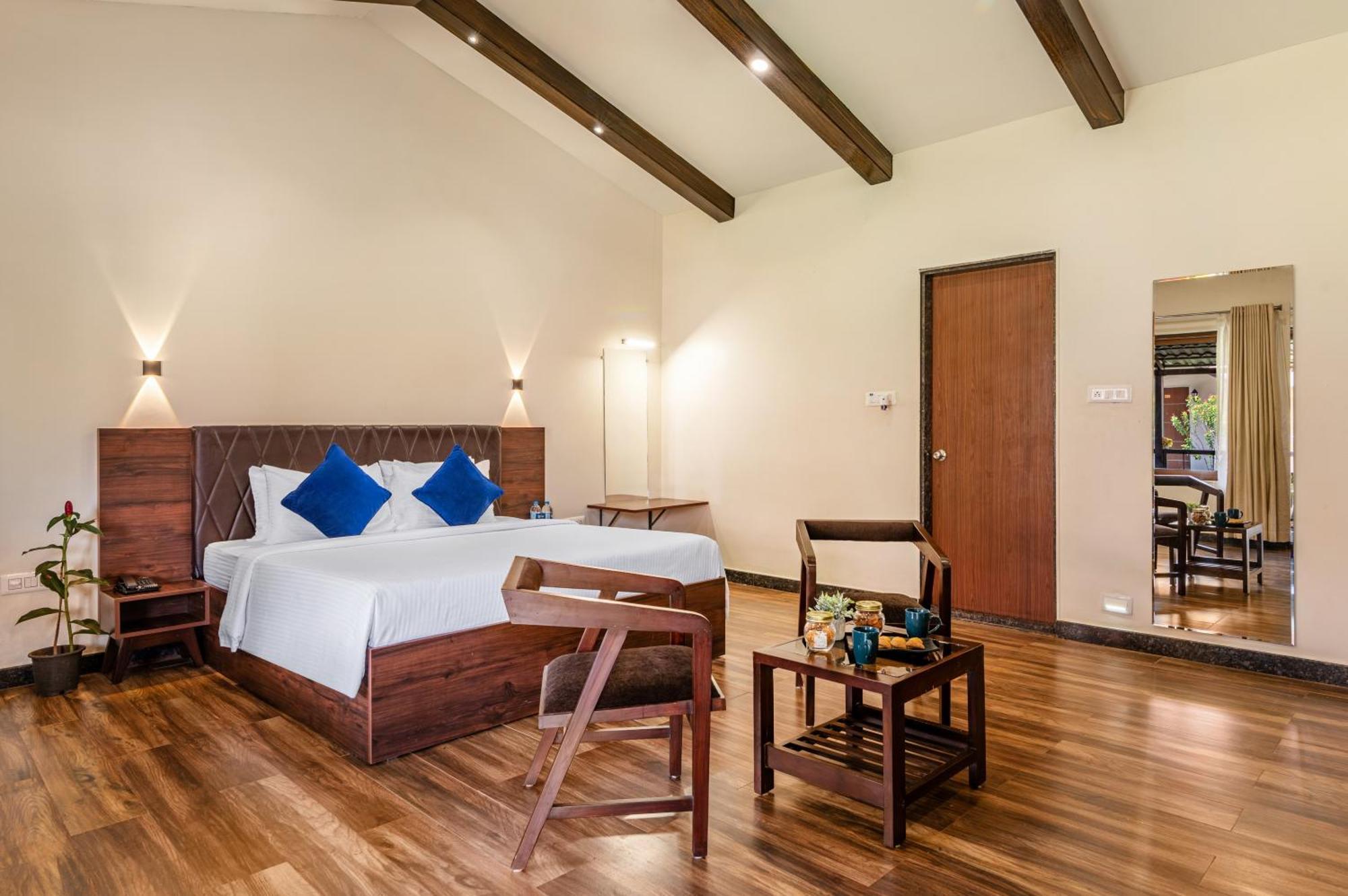 Sterling Banashree Badami Hotel ภายนอก รูปภาพ