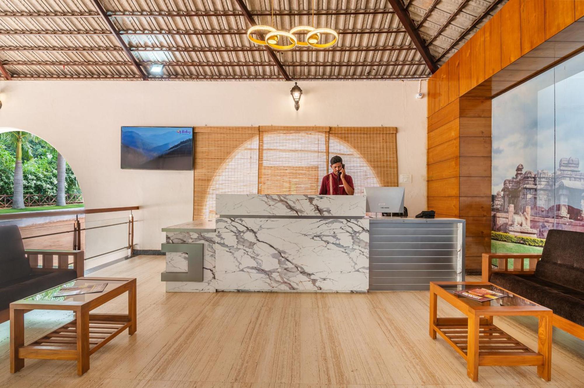 Sterling Banashree Badami Hotel ภายนอก รูปภาพ