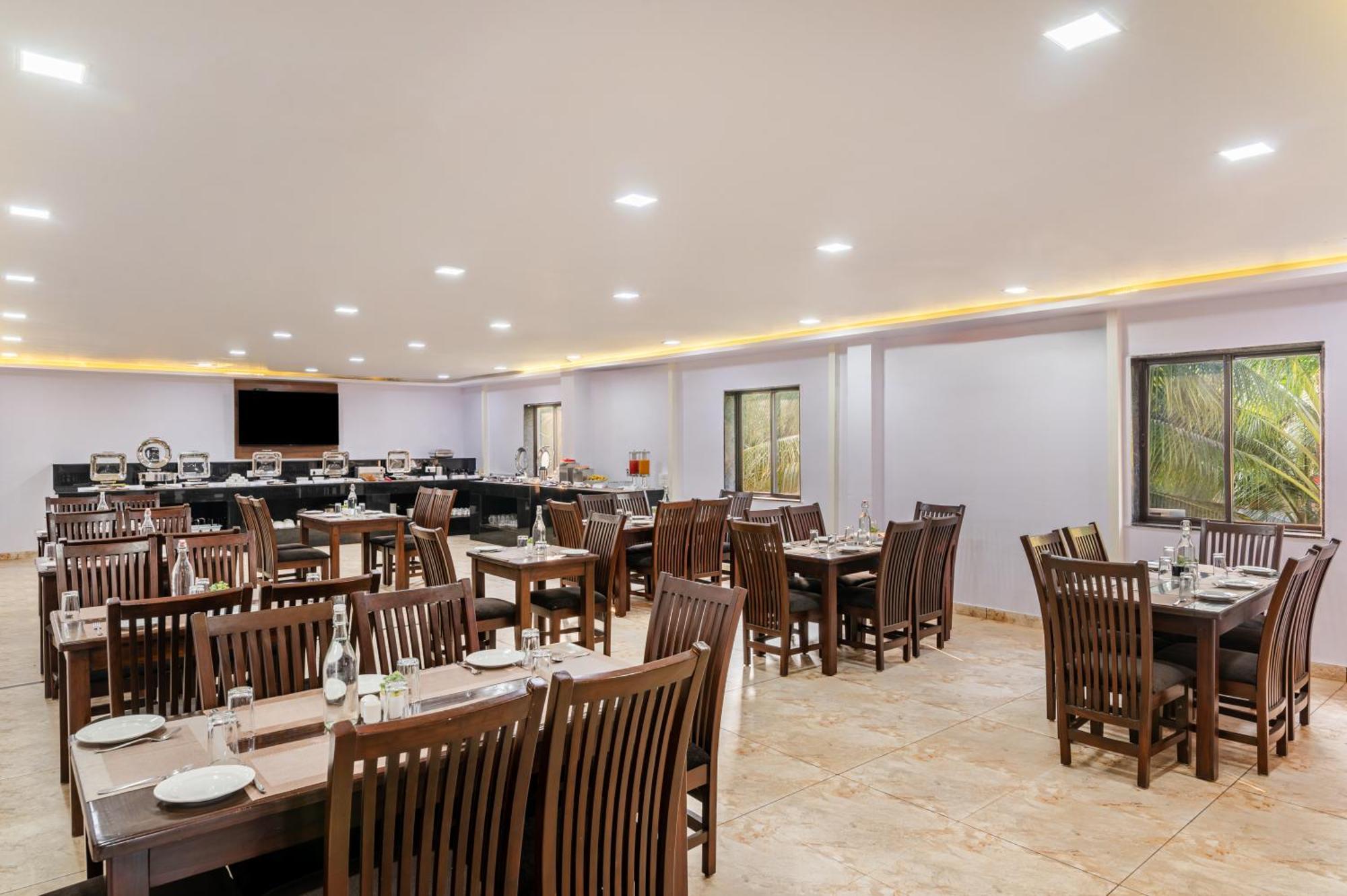 Sterling Banashree Badami Hotel ภายนอก รูปภาพ