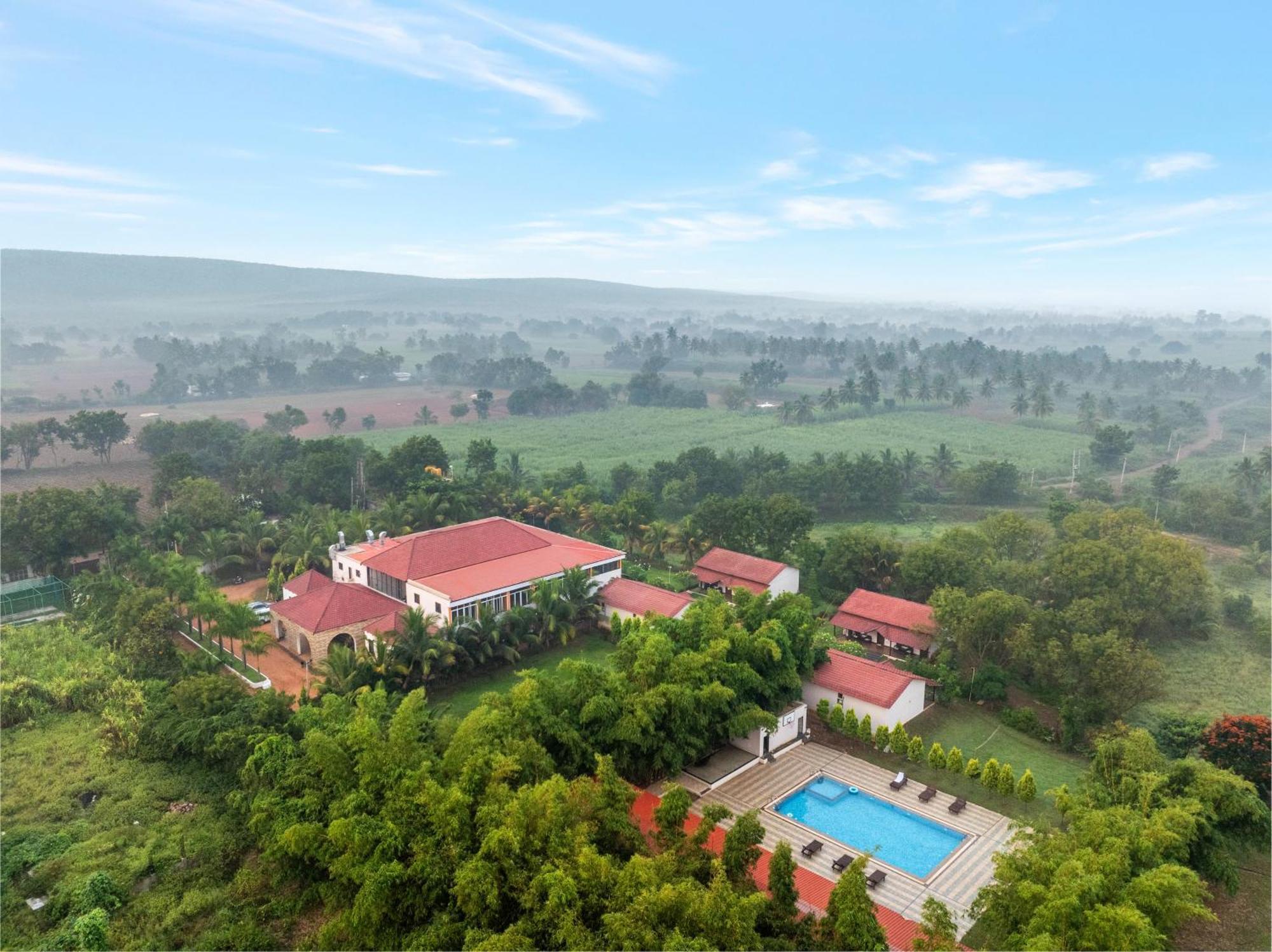 Sterling Banashree Badami Hotel ภายนอก รูปภาพ