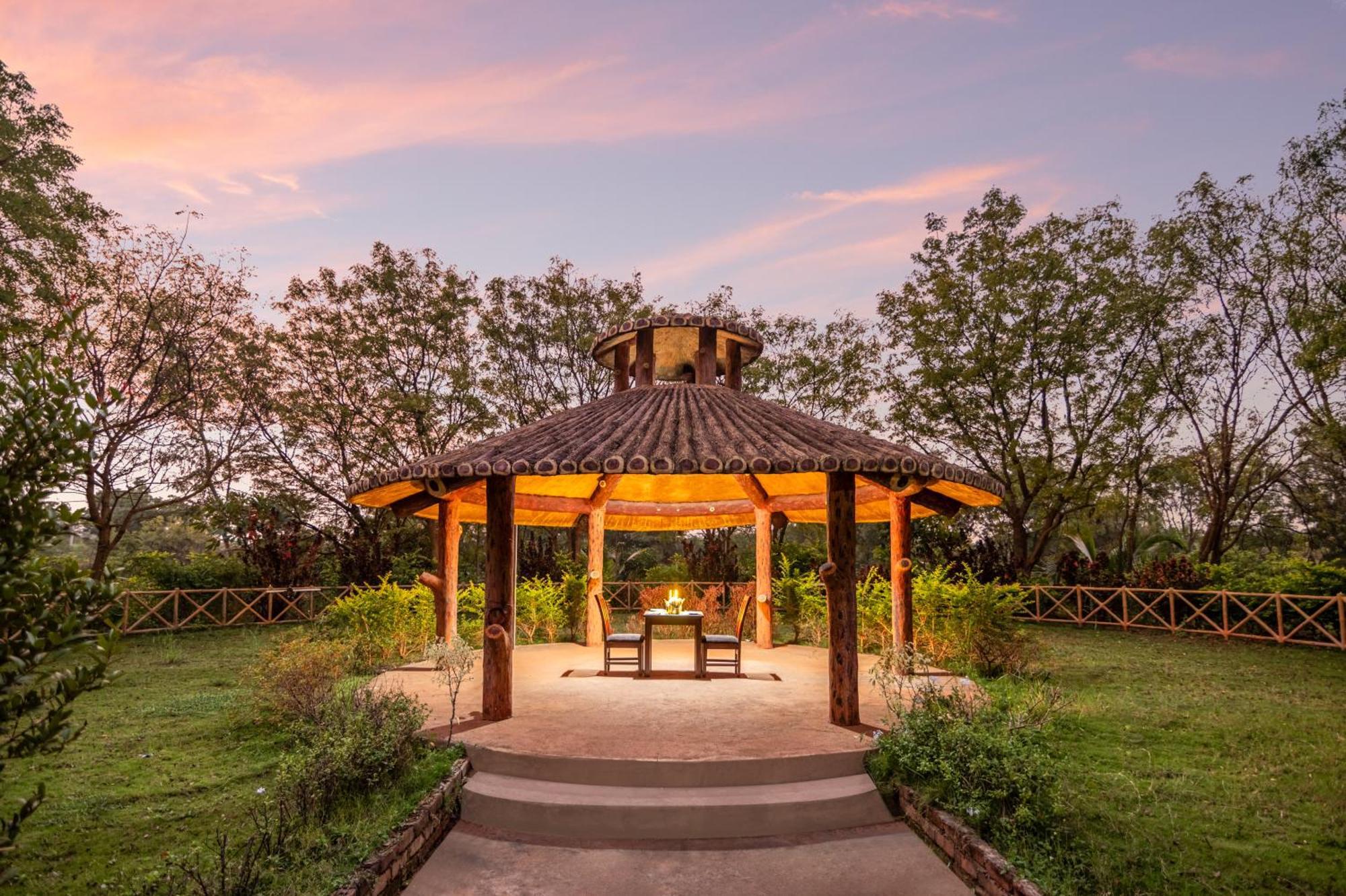 Sterling Banashree Badami Hotel ภายนอก รูปภาพ