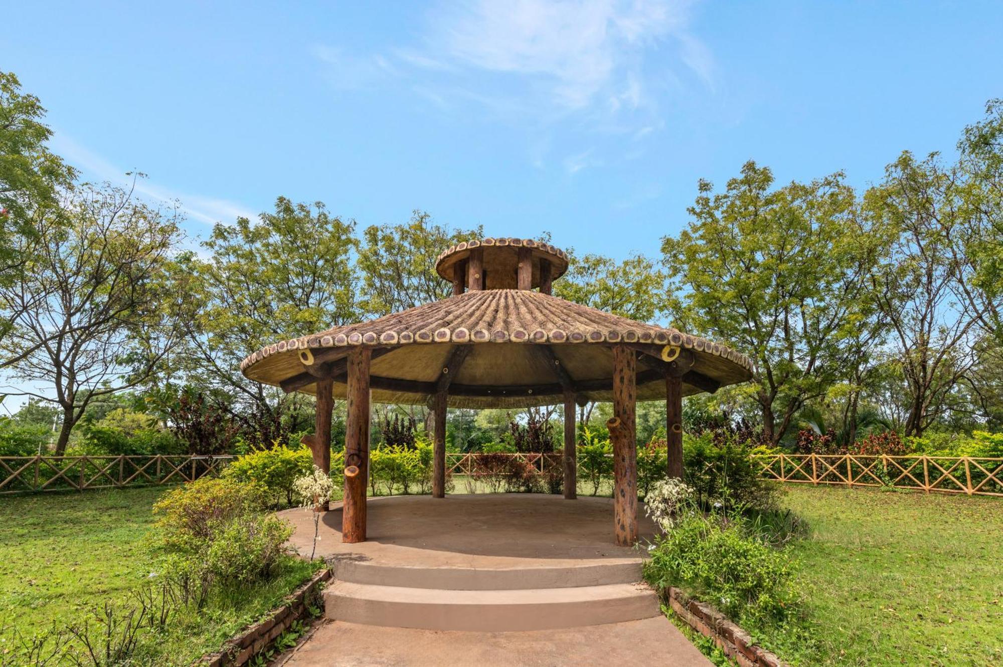 Sterling Banashree Badami Hotel ภายนอก รูปภาพ