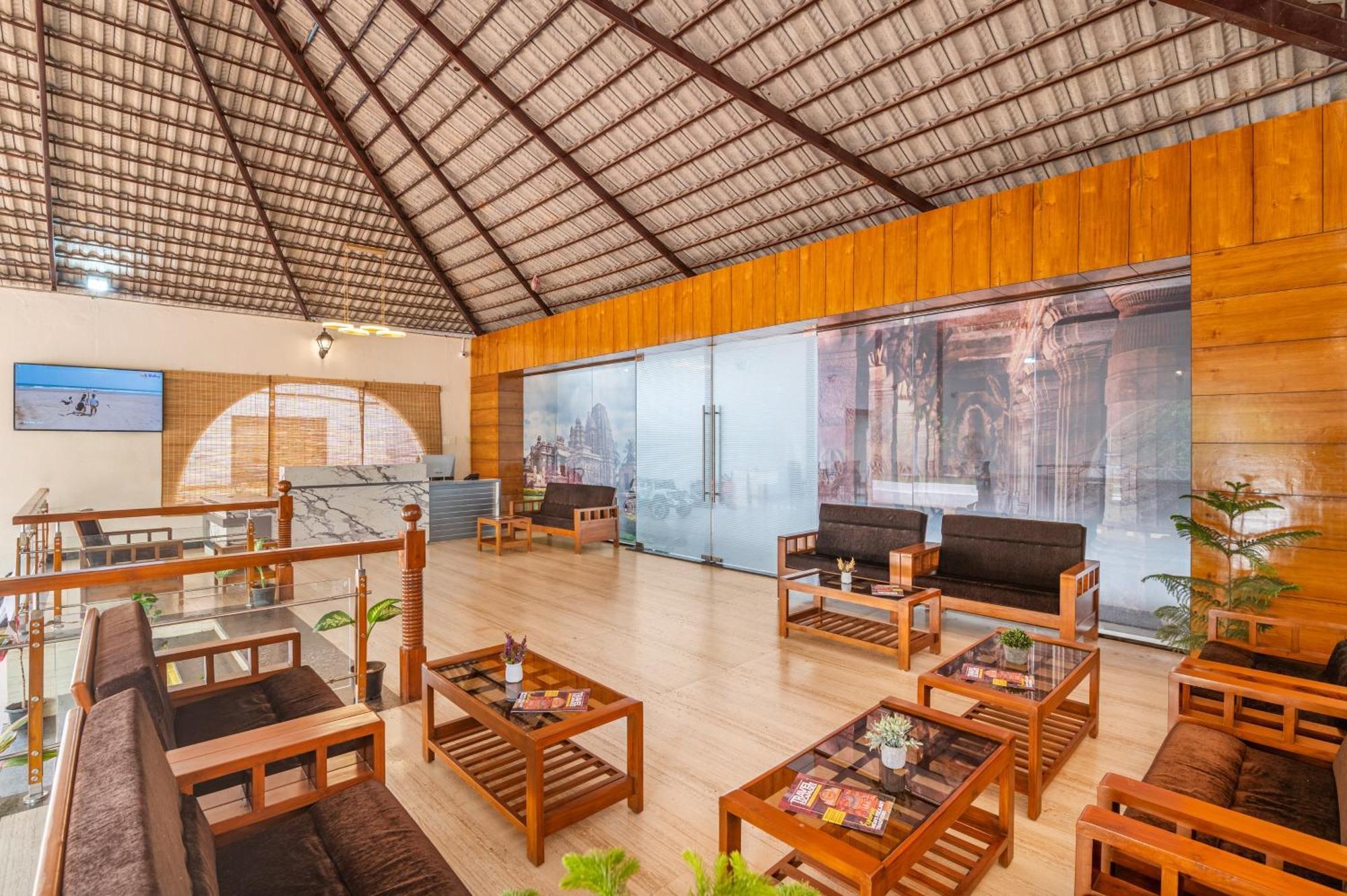Sterling Banashree Badami Hotel ภายนอก รูปภาพ