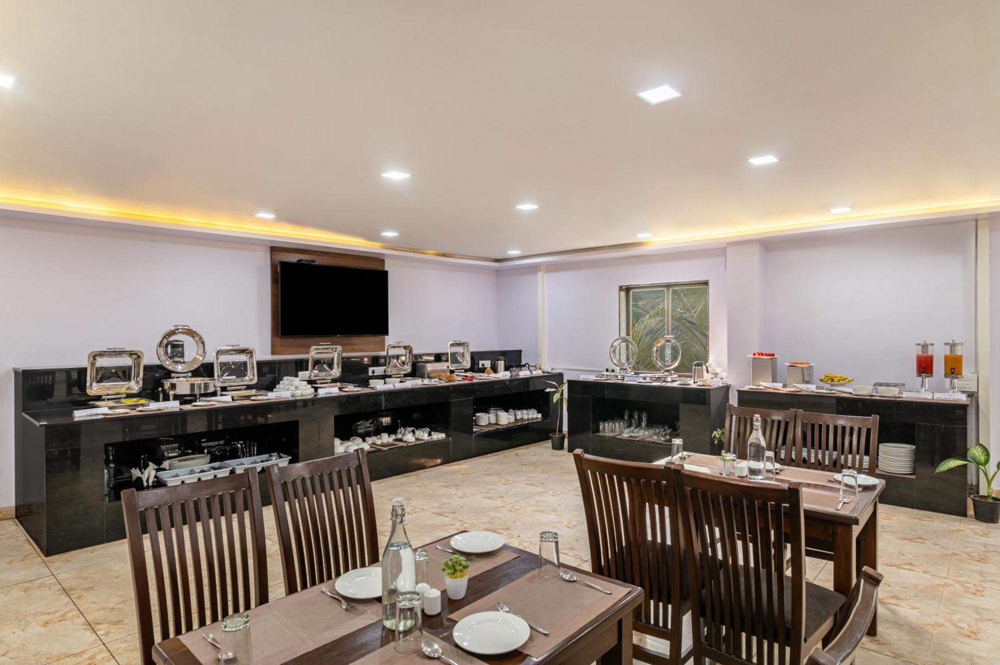 Sterling Banashree Badami Hotel ภายนอก รูปภาพ
